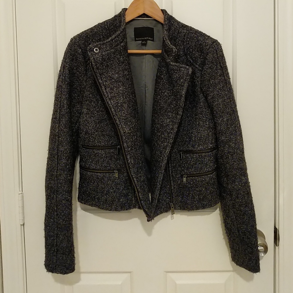 Chic and Versatile Wool Jacket Size 4